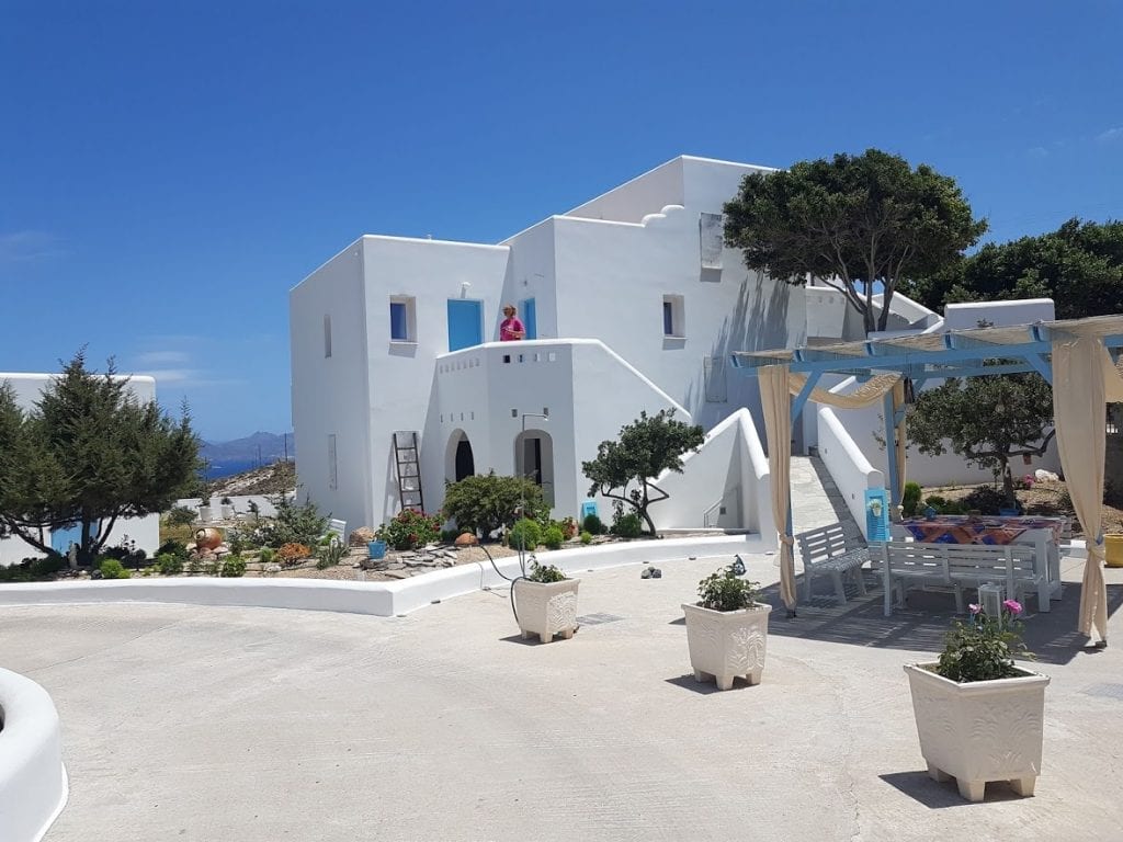 travel guides milos accommodation